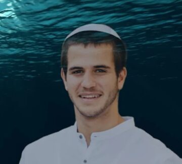 רואה ארץ ומחפש שמיים – חייו והגותו של עמיחי